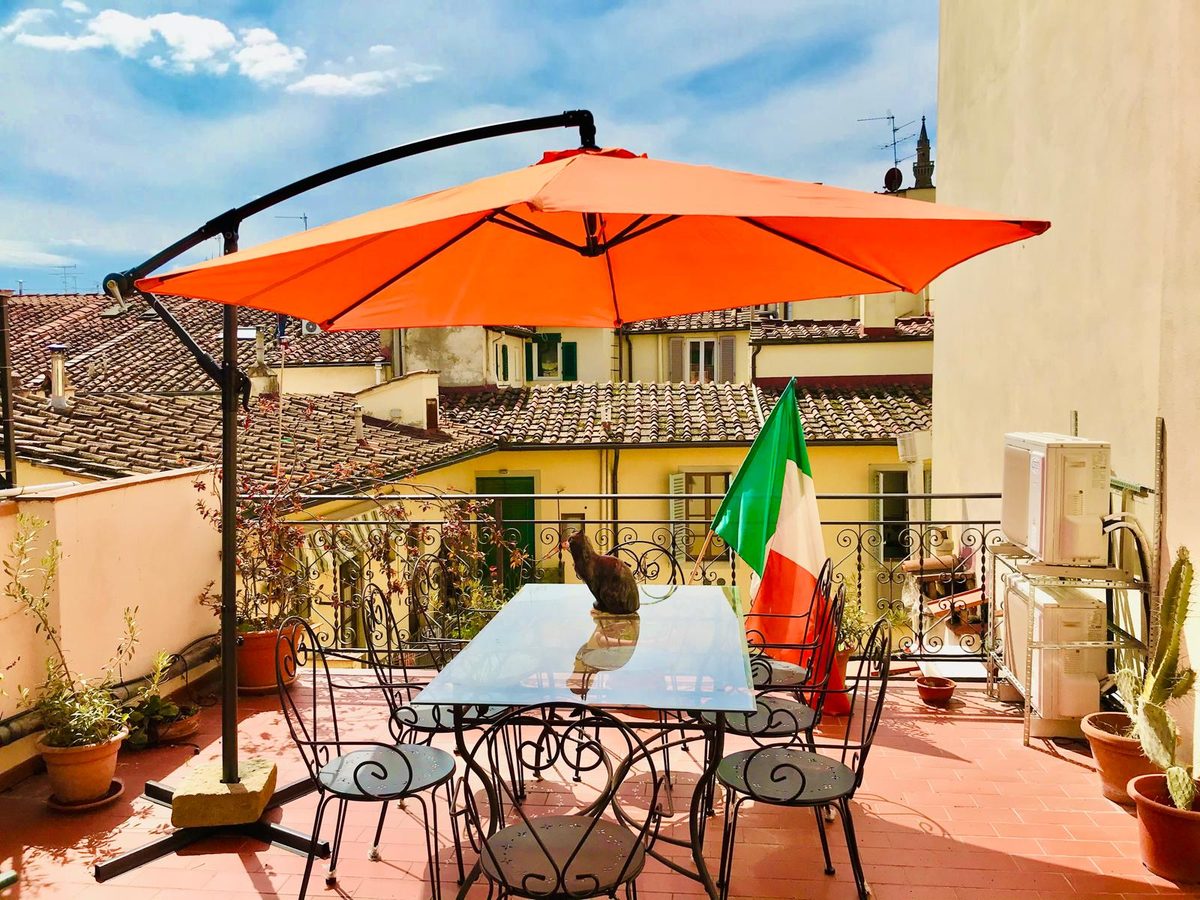 Terrazza panoramica dell'Attico Agnolo 45 con vista sui tetti di Firenze