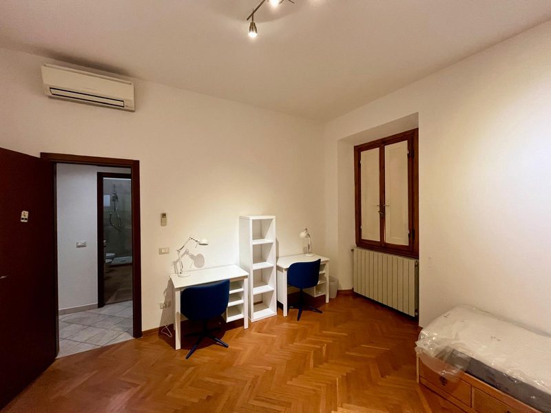 Camera con zona studio di Casa Ponte all'Asse 26